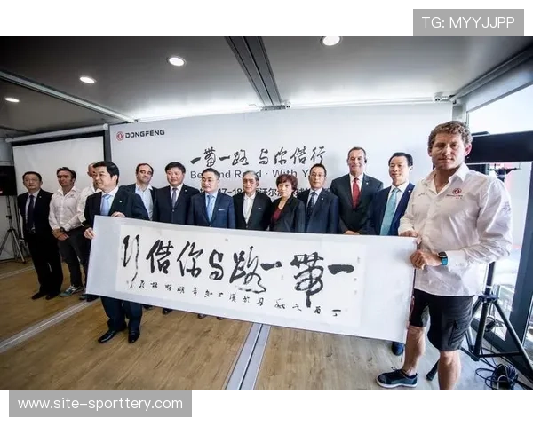 丹・胡克与萨鲁基安赛后冰释前嫌，胜者感谢对手敢于接战