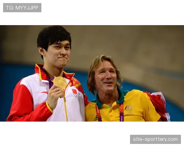 “警方逮捕多名在网络威胁英超裁判及其家人的嫌疑人”